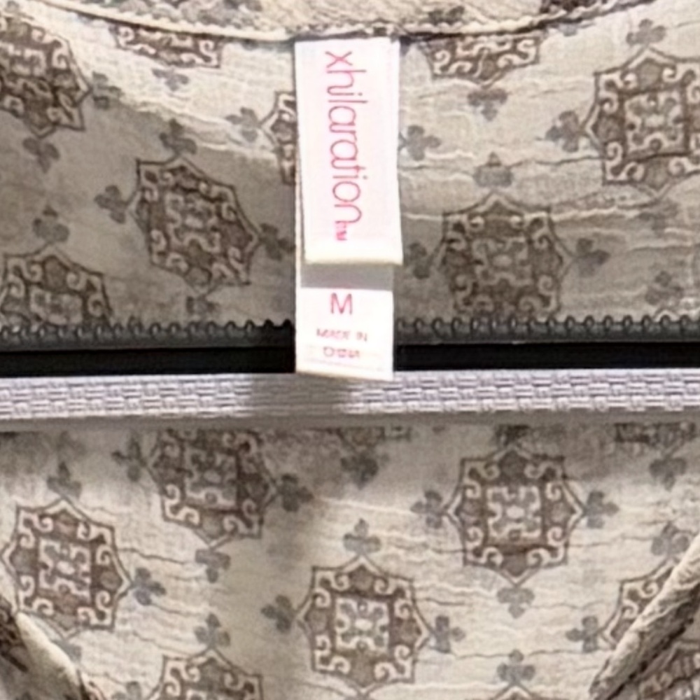 Xhilaration Geometric Patterned Top in Gray and Brown - Picture 14 of 14
